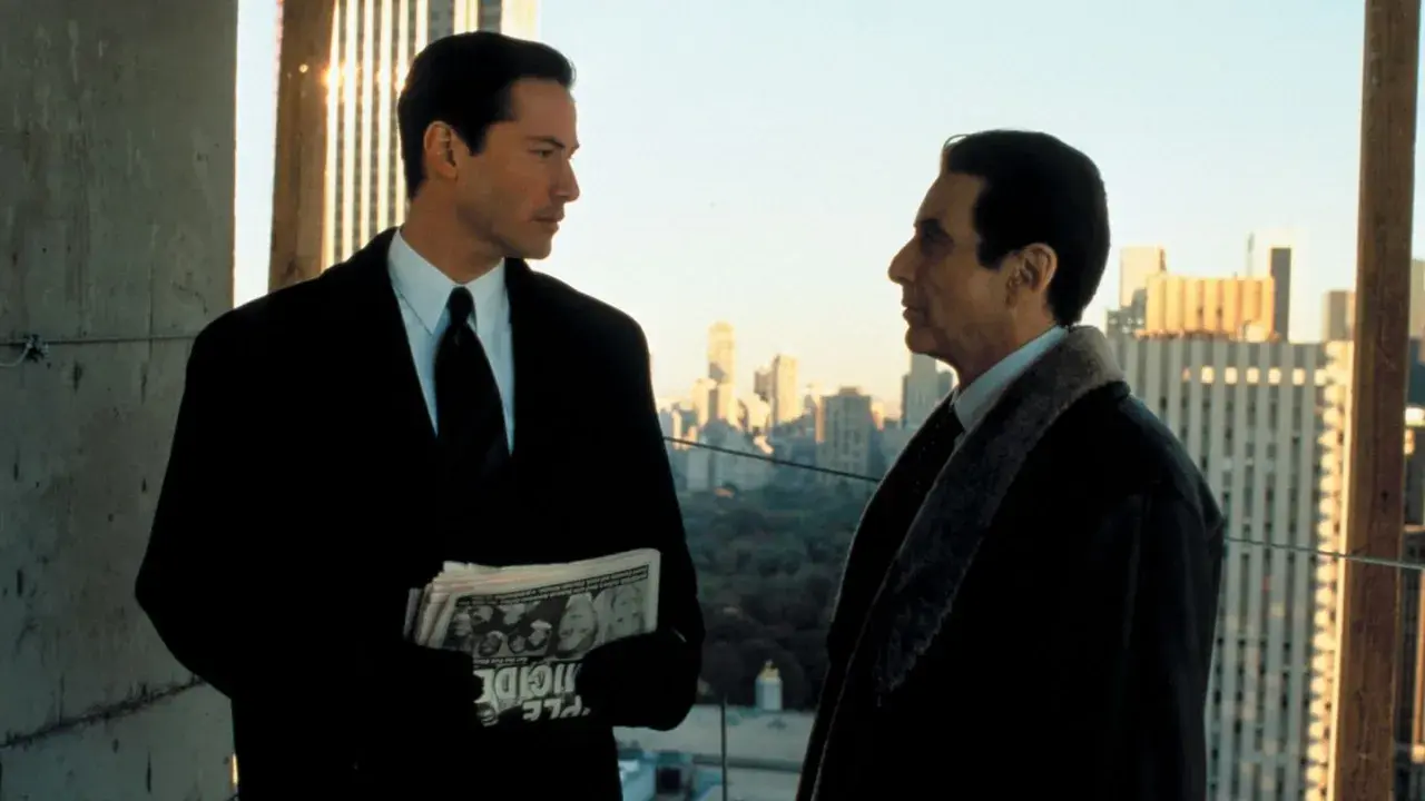 Keanu Reeves i Al Pacino w scenie z filmu "Adwokat diabła". Obsada filmu zachwyca.