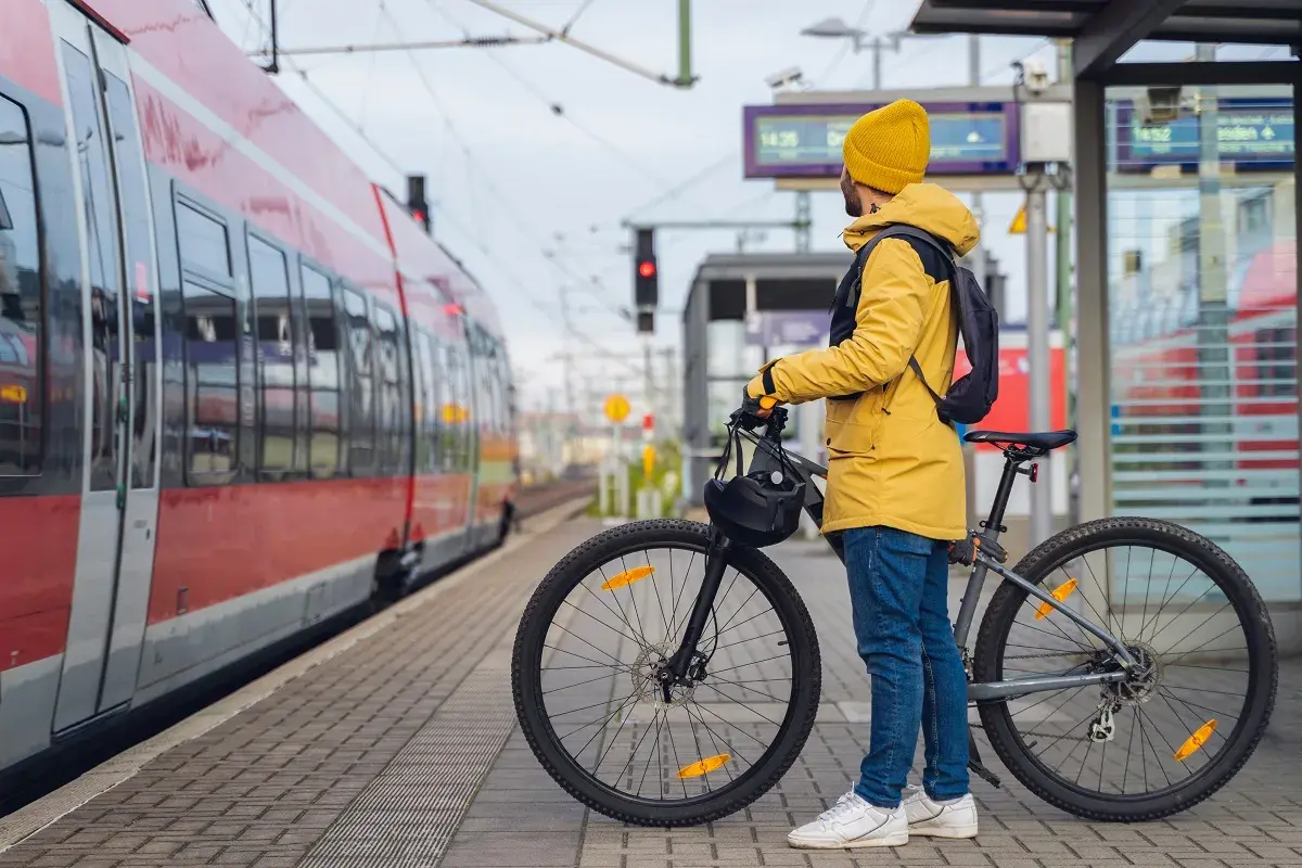 Jak przewieźć rower? Poradnik: auto, pociąg, samolot bez stresu!