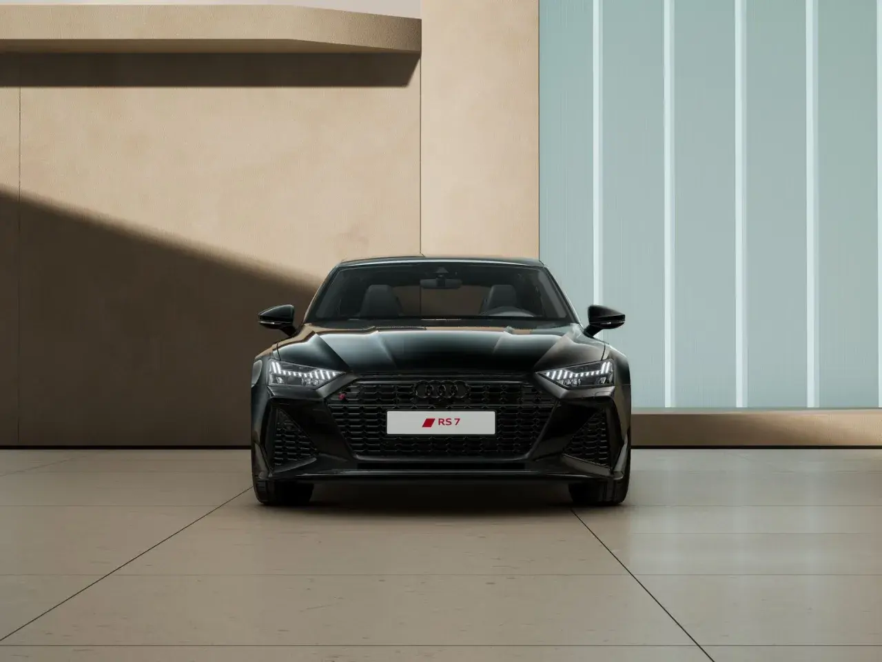 Czarny Audi RS7 prezentuje swoją agresywną sylwetkę. Sprawdź, jaka jest audi rs7 cena i zacznij marzyć o tym aucie.