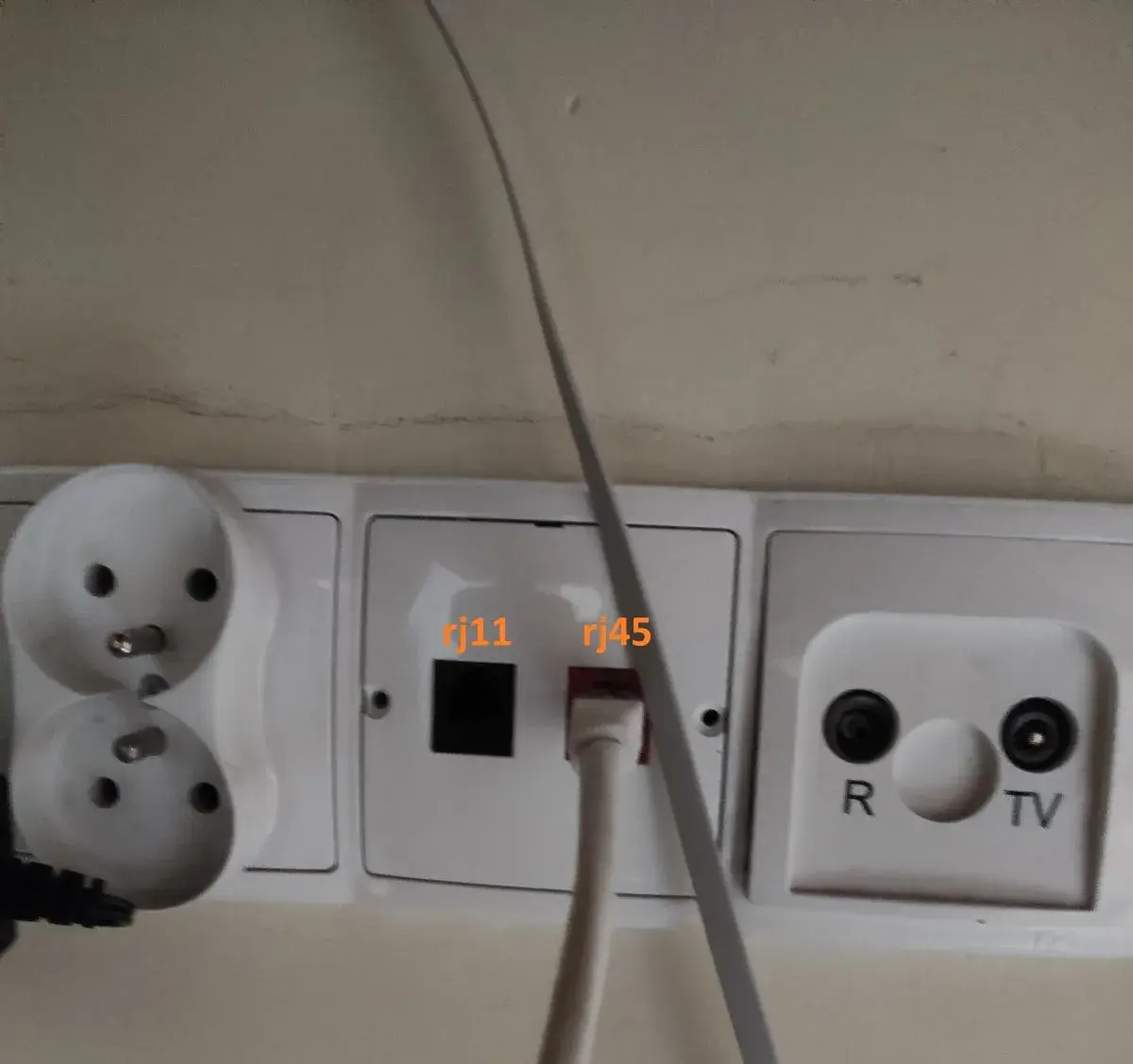 Jak podłączyć internet przez kabel do laptopa - proste kroki i porady