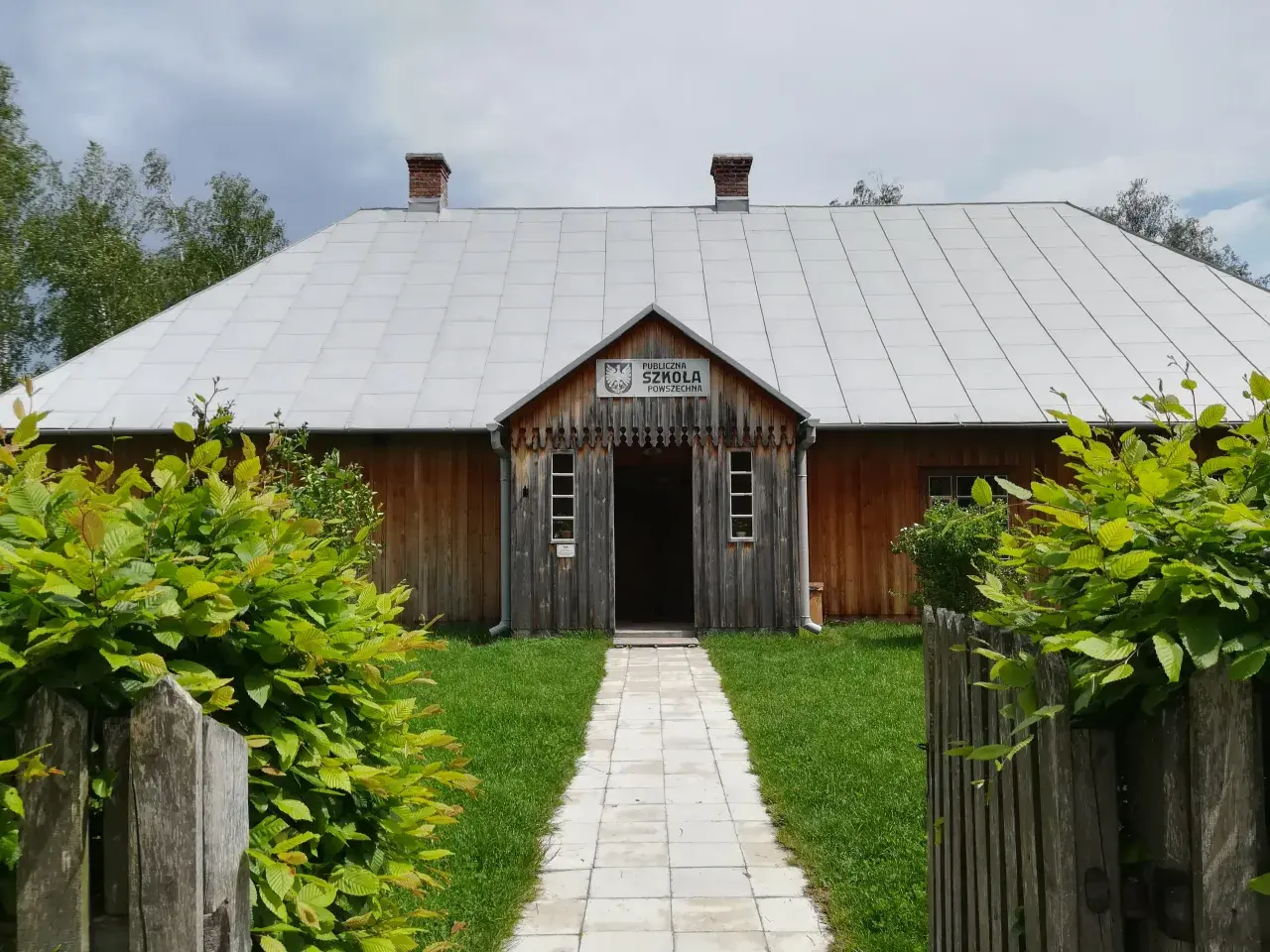 Co to jest skansen? Odkryj fascynujący świat kultury ludowej