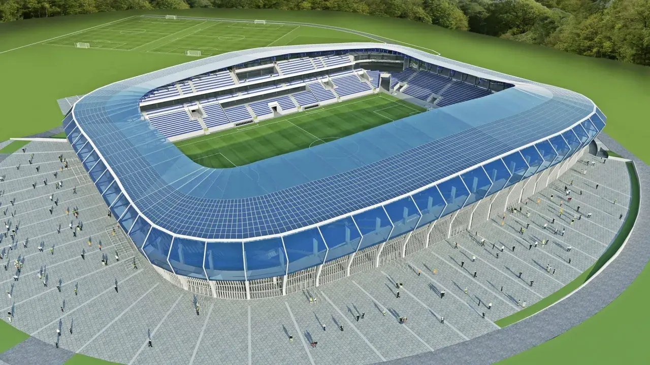 Nowoczesny stadion Wisły Płock z niebieskim dachem i trybunami. Obiekt ma imponującą pojemność, gotowy na przyjęcie kibiców.