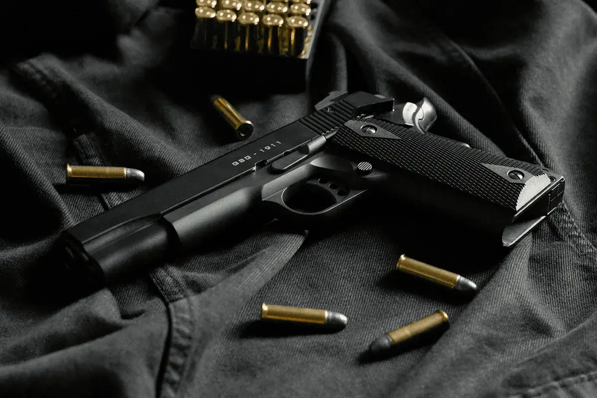 Pistolet GSG-1911 z kilkoma nabojami. Ile sztuk broni na pozwolenie sportowe?