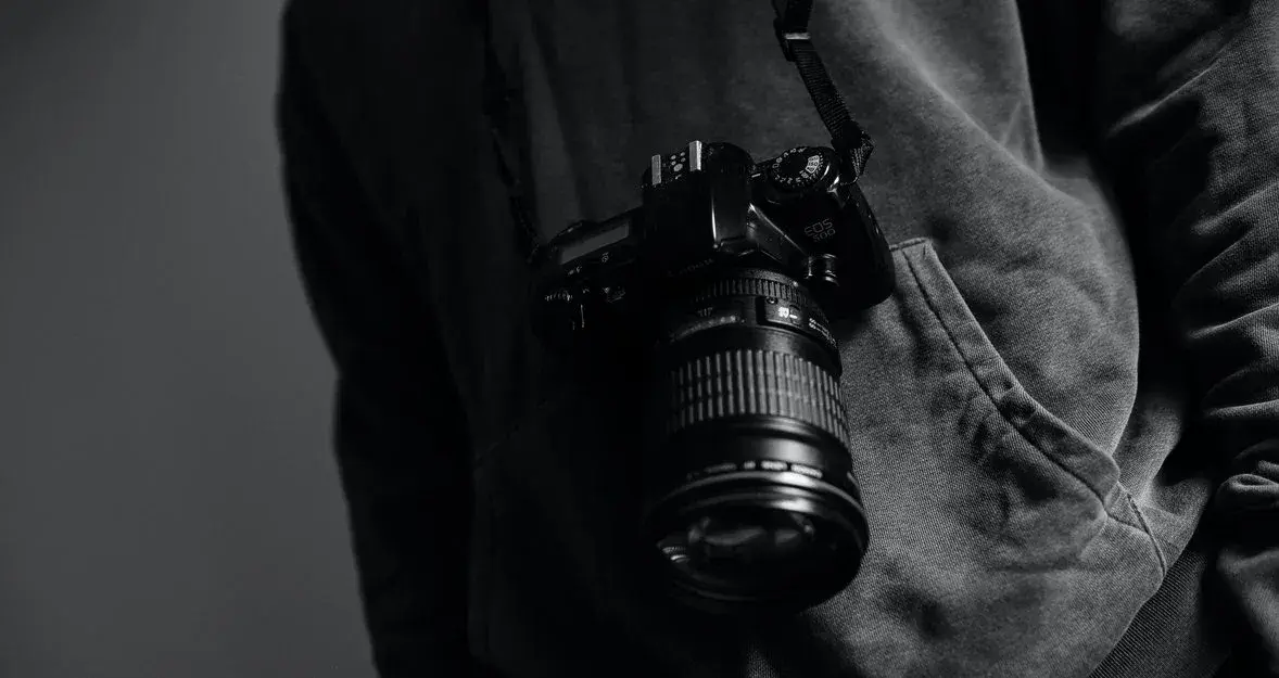 Ile kosztuje godzina fotografa? Stawki netto 2024 + czynniki cenowe