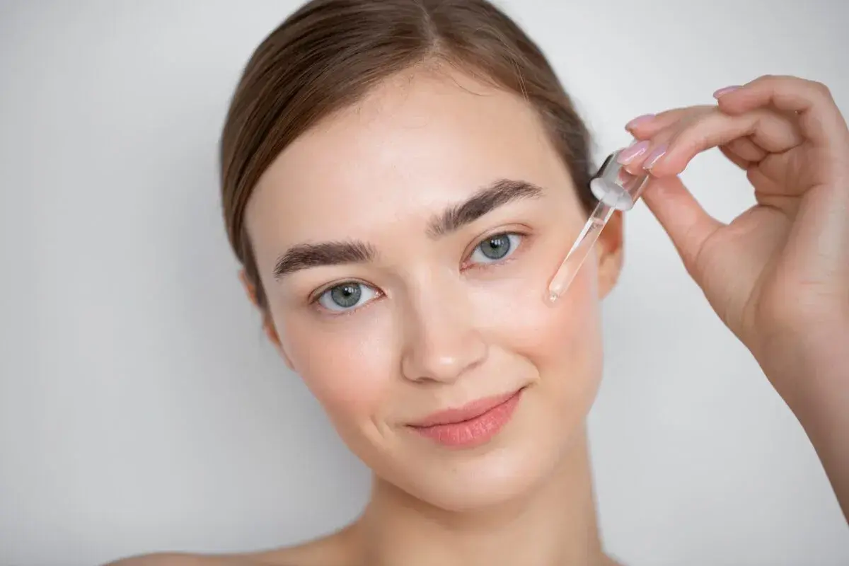 Jak stosować serum Arkady TC16, aby uzyskać zdrową skórę i paznokcie