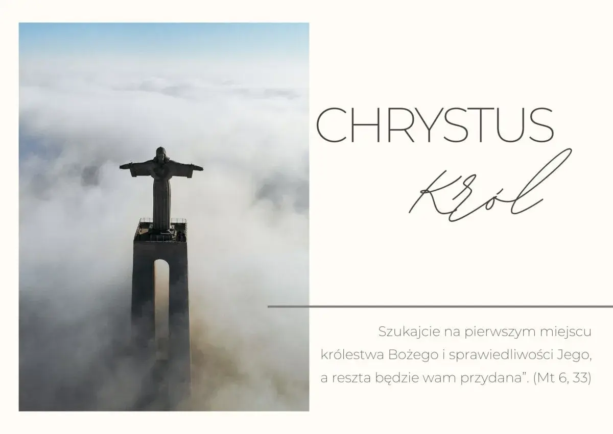 Pomnik Chrystusa Króla wynurzający się z chmur. Cytat: "Szukajcie na pierwszym miejscu królestwa Bożego".