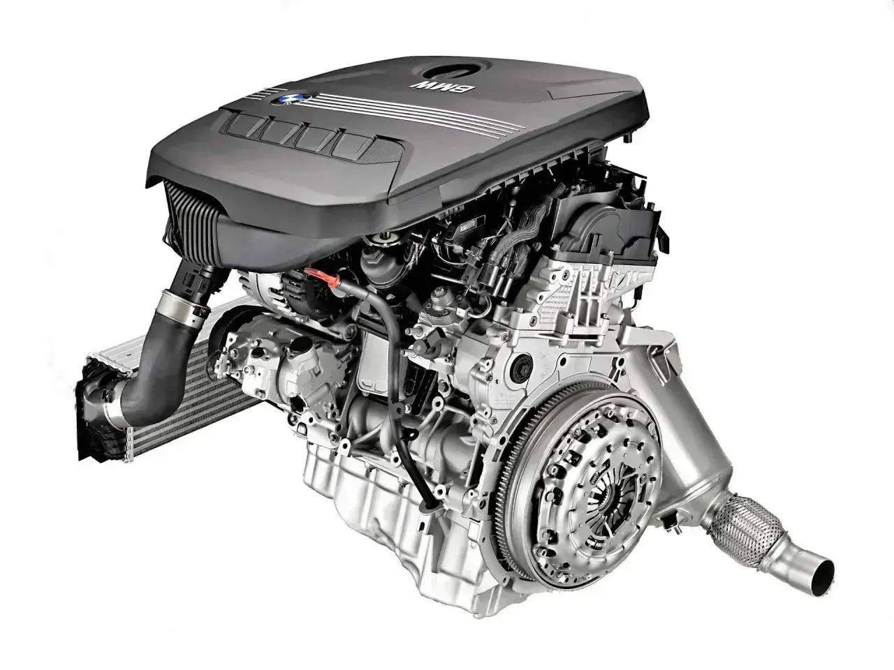 Silnik N47T BMW z turbosprężarką i intercoolerem, gotowy do montażu.