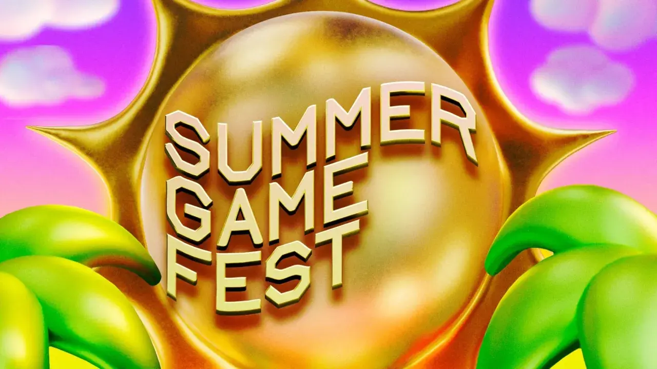 Złote słońce z napisem "Summer Game Fest" na tle fioletowego nieba z chmurkami. Zielone, soczyste kształty otaczają scenę.
