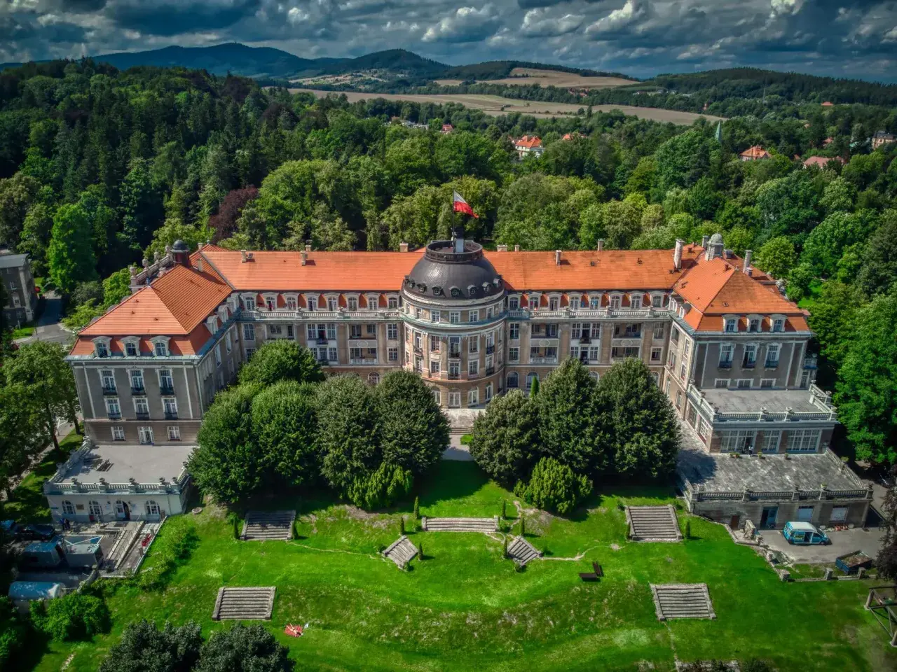 Młynarz Szczawno-Zdrój: Czy to sanatorium dla Ciebie? Sprawdź!