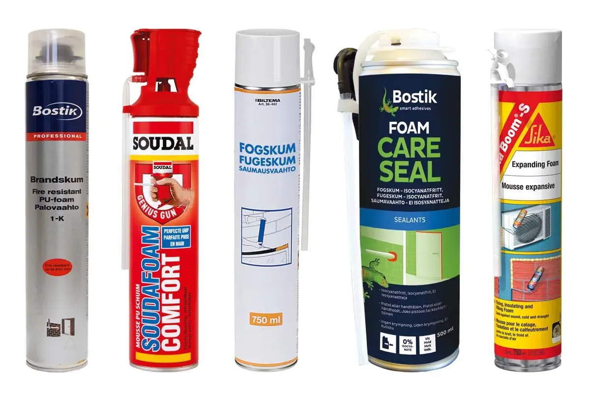 Fem burkar fogskum, inklusive Bostik, Soudal och Sika. En burk är märkt "lågexpanderande fogskum".
