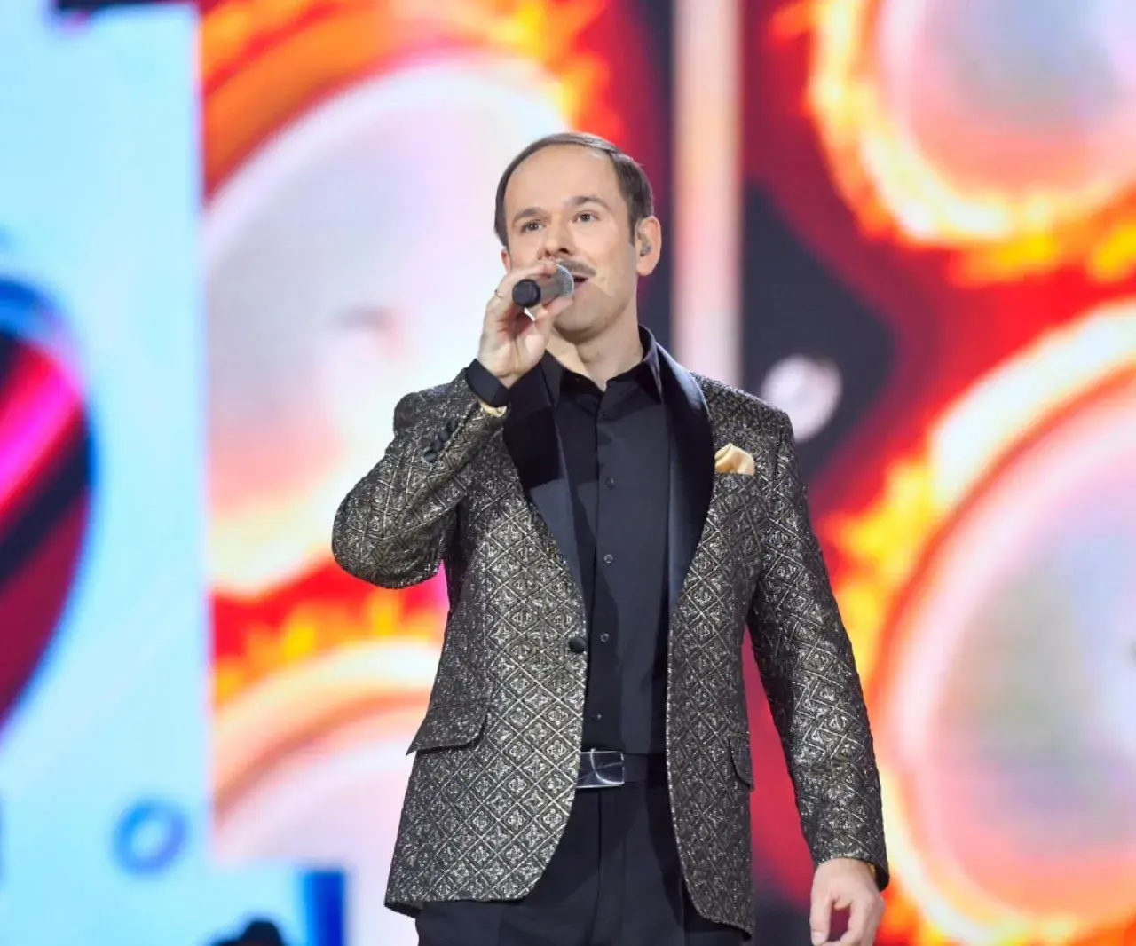 Ile lat ma Sławomir? Zaskakujący wiek popularnego artysty!