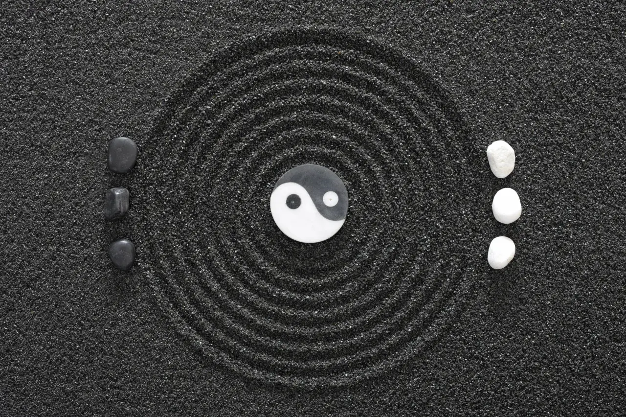 Co oznacza symbol yin yang? Odkryj jego głębokie znaczenie i historię