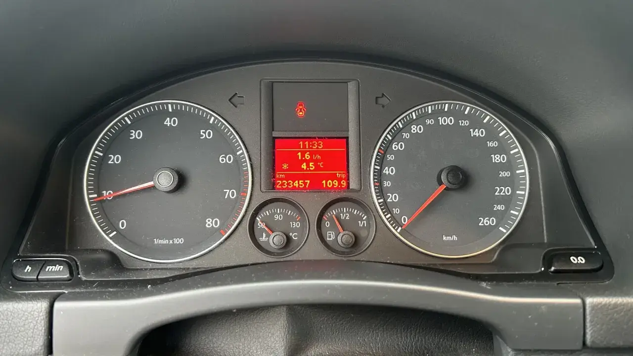 Ile pali diesel na postoju? Zaskakujące dane o spalaniu i oszczędnościach