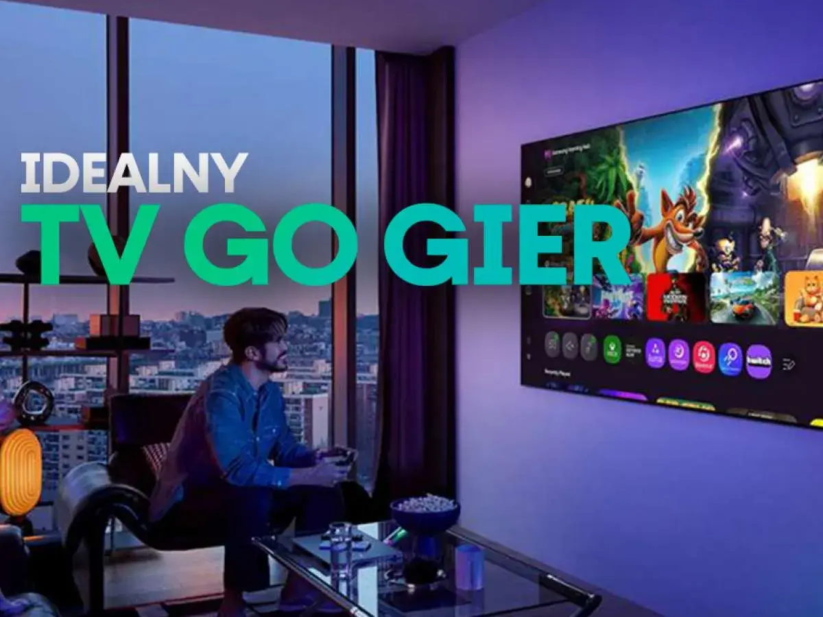 Idealny TV do gier z adaptive sync. Mężczyzna gra w gry na dużym ekranie w nowoczesnym salonie.