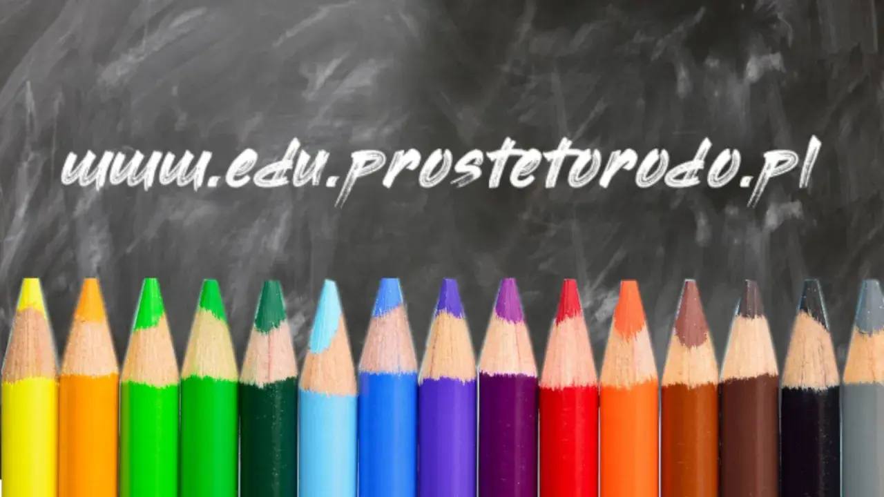 Kolorowe kredki na tle tablicy z napisem www.edu.prostetorodo.pl