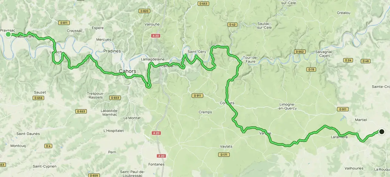 Carte du Lot avec un itinéraire vert sinueux, passant par Cahors et Martiel. Ce parcours de gr 36 étapes serpente à travers des paysages vallonnés.