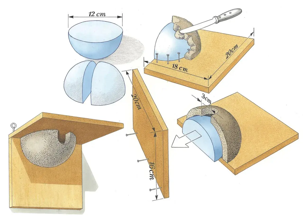Anleitung zum Schwalben Nisthilfe selber bauen: Eine halbrunde Form wird geteilt, mit Lehm ummantelt und in eine Holzkiste gesetzt.