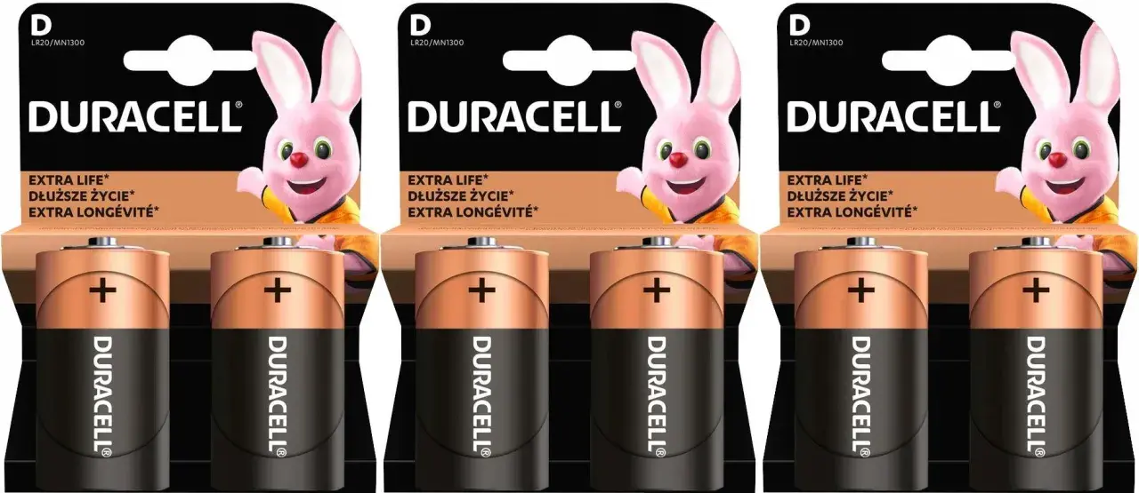 Trzy opakowania baterii Duracell typu D z różowym królikiem. Baterie r20 zapewniają dłuższe życie.