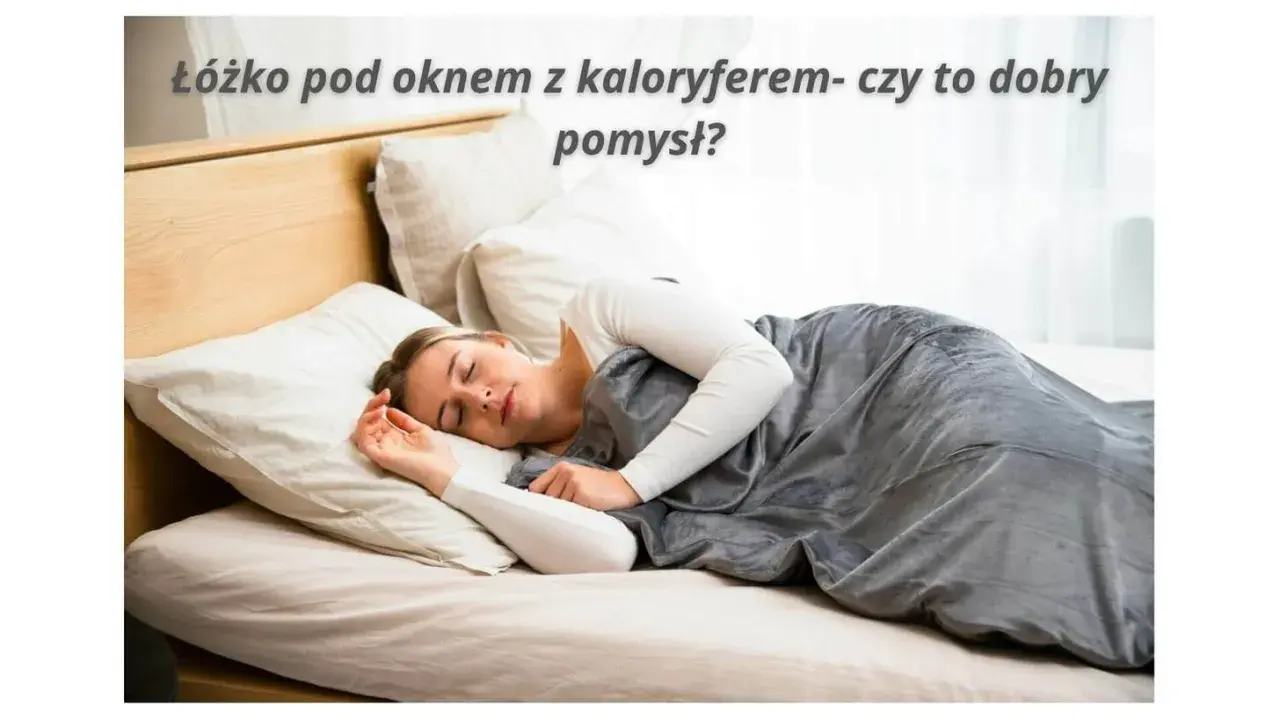 Kobieta śpi na łóżku w sypialni pod oknem. Czy to dobry pomysł, by postawić łóżko pod oknem z kaloryferem?