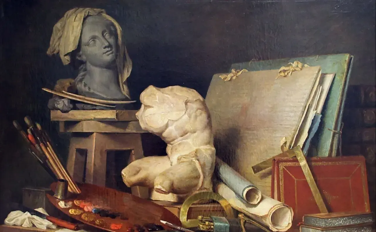 Studium artysty w stylu neoklasycyzm: popiersie, tors, paleta z farbami, pędzle, księgi i przybory kreślarskie.