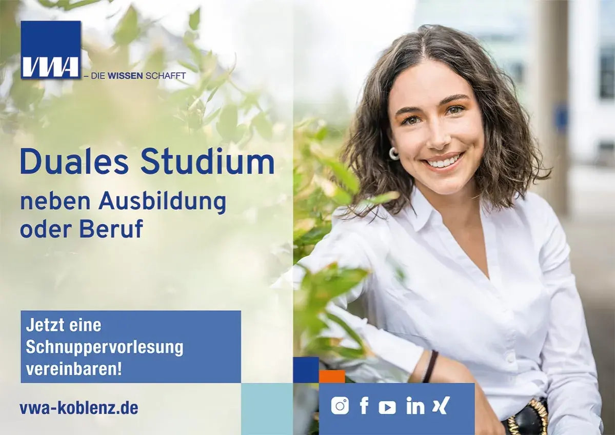 Junge Frau lächelt, wirbt für Duales Studium neben Ausbildung oder Beruf. VWA Koblenz bietet Schnuppervorlesungen an.