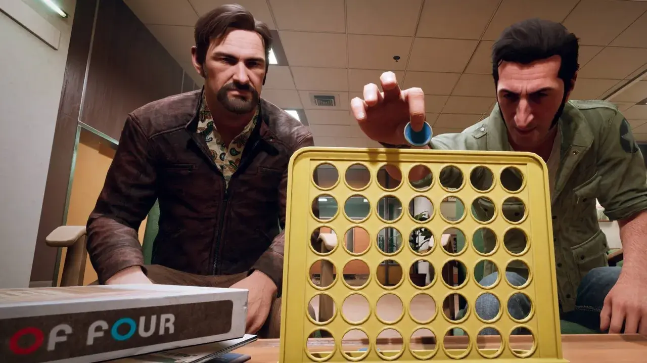 Dwóch mężczyzn gra w "Connect Four". Jeden z nich, w brązowej kurtce, patrzy na planszę. Drugi, w zielonej kurtce, właśnie wrzuca niebieski krążek. To może być ich "a way out spolszczenie".