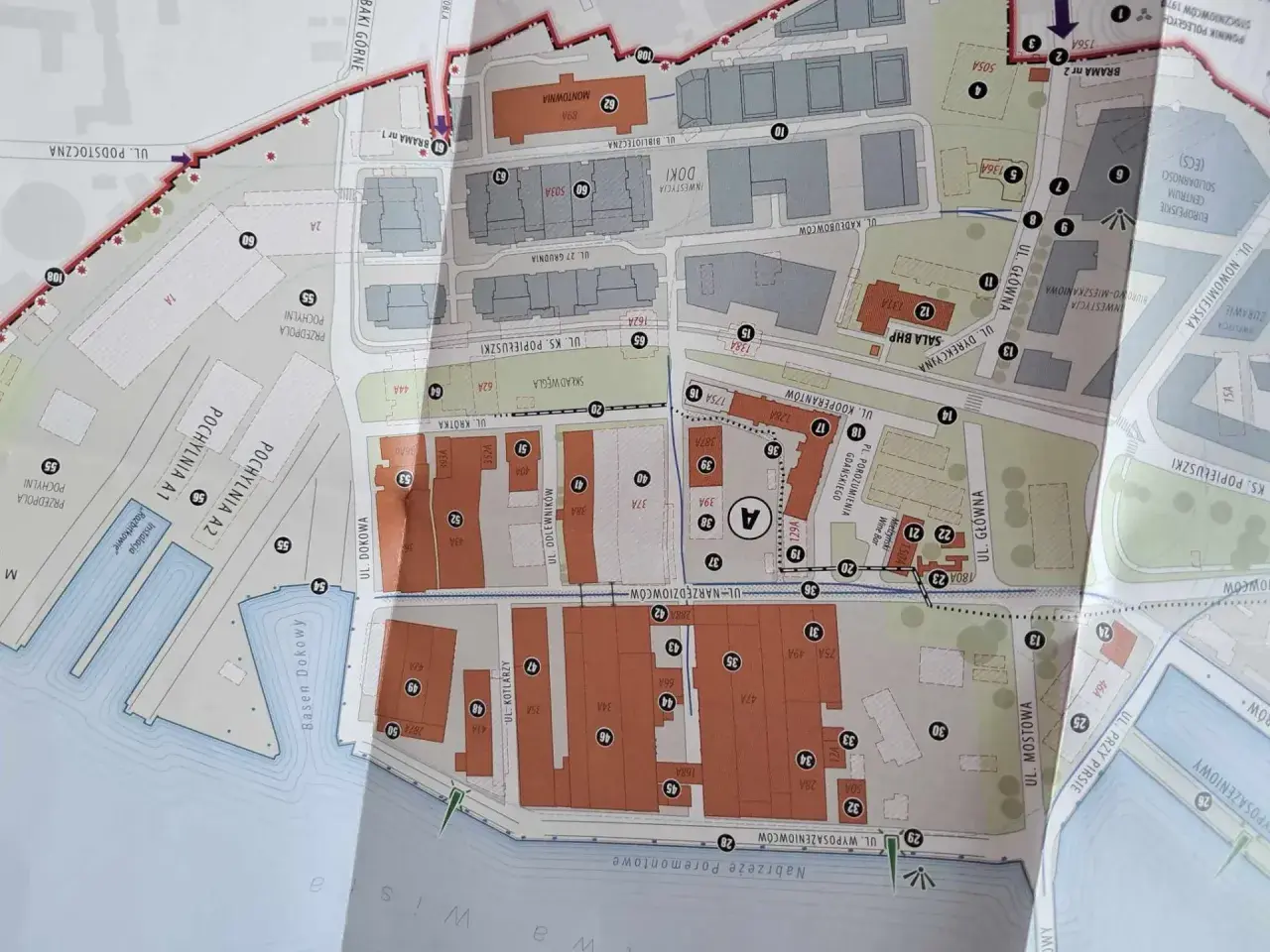 Mapa Stoczni Gdańskiej z zaznaczonymi obiektami i trasami zwiedzania.