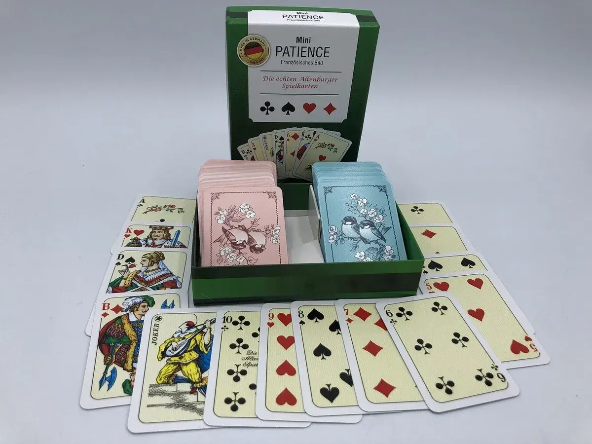 Ein **kartenspiel alleine** spielen? Hier sind die Altenburger Spielkarten, bereit für eine Partie.