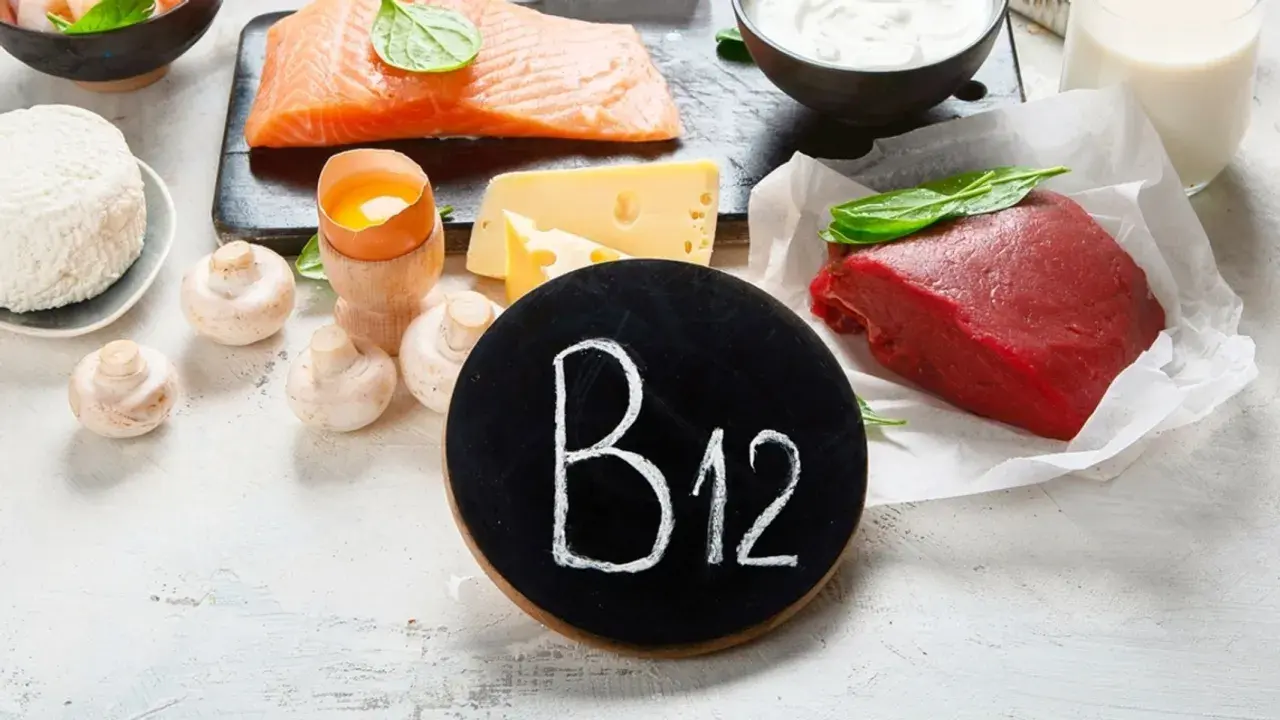 Rinderhack, Lachs, Käse, Ei, Pilze, Joghurt und Milch – alles reich an Vitamin B12 für Energie und Nerven.