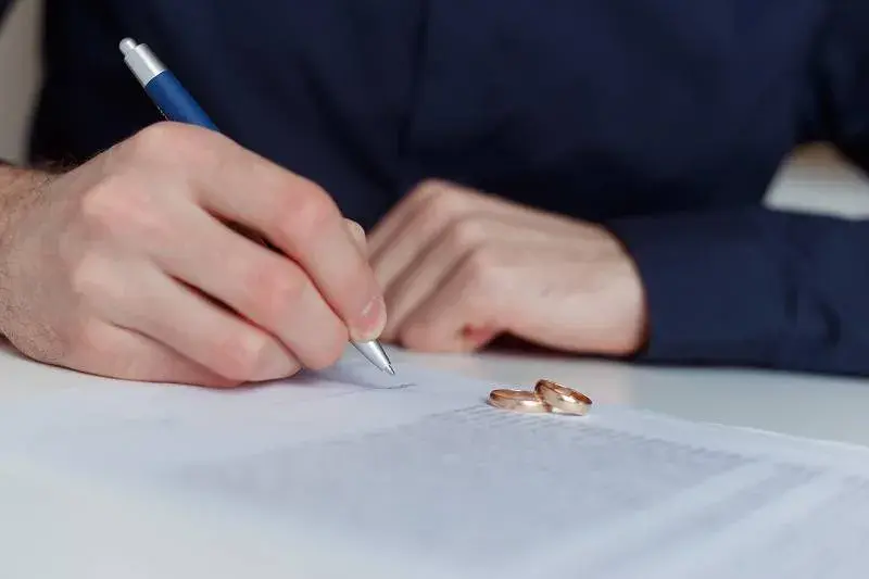 Ile kosztuje adwokat w sprawie o ograniczenie praw rodzicielskich? Sprawdź stawki