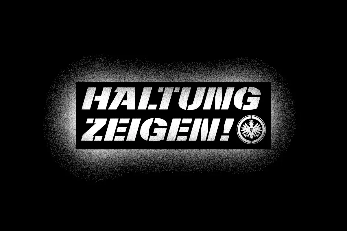 Haltung zeigen!" – ein starkes Zeichen gegen Rassismus, mit einem Adler-Symbol.