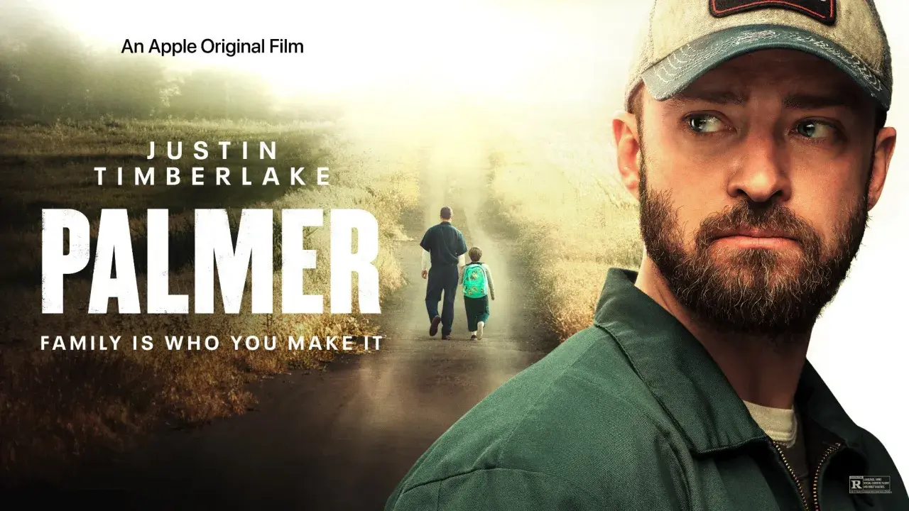 Plakat filmu "Palmer" z Justinem Timberlake'em. Na pierwszym planie zbliżenie na twarz aktora, w tle idący drogą mężczyzna z dzieckiem.
