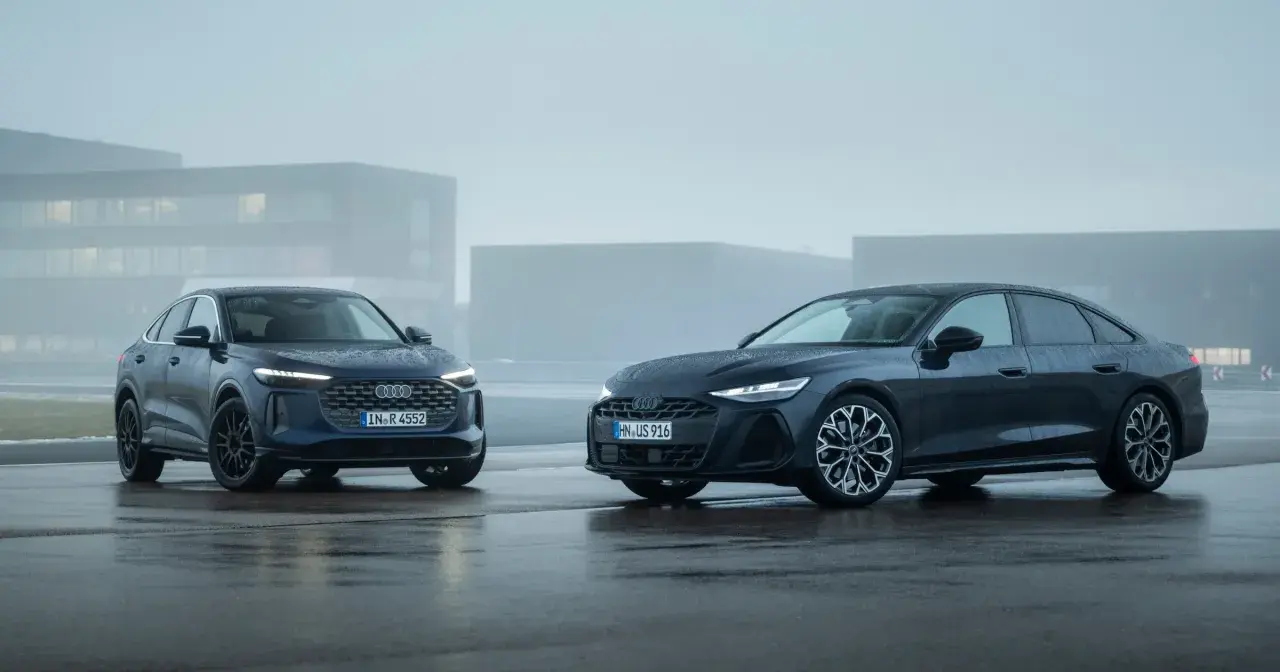 Dwa Audi, SUV i sedan, błyszczą na mokrym asfalcie. Jeden z nich to potężne 3.0 TDI, gotowe na każdą drogę.