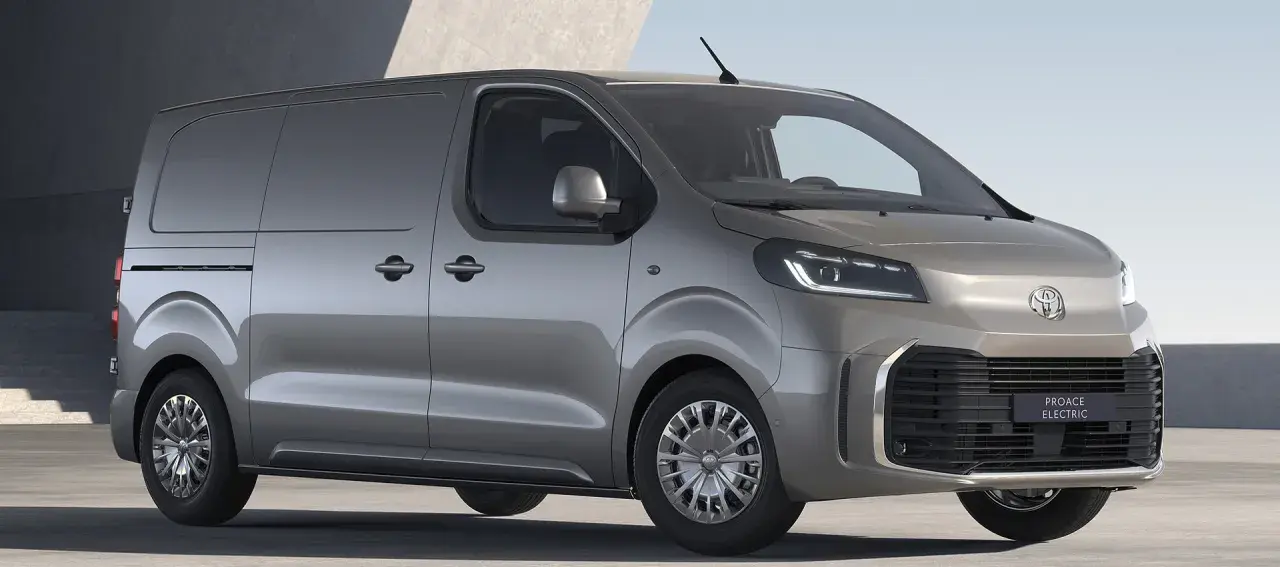 Nowy, elektryczny Toyota Proace Electric w kolorze szarym, gotowy do pracy.