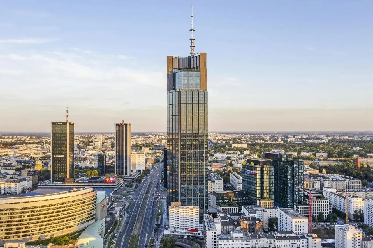 Najwyższy budynek w Warszawie – ile ma pięter i co warto wiedzieć?