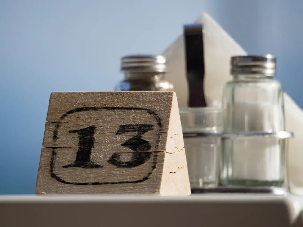 Co oznacza liczba 13 w numerologii? Poznaj jej ukryte znaczenie