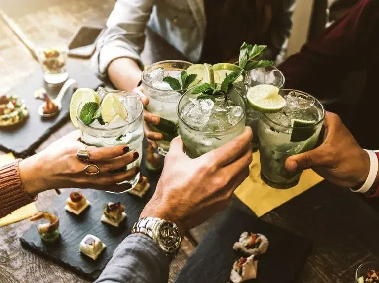 Jak zrobić drink mojito - prosty przepis na orzeźwiający koktajl