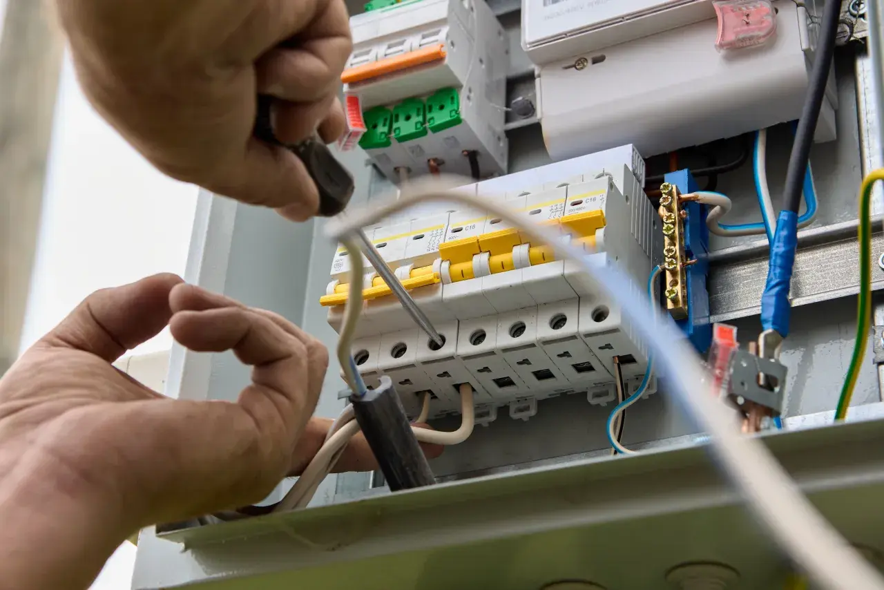 Rodzaje bezpieczników elektrycznych – szczegółowy przegląd