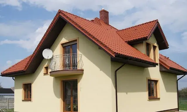 Jakie okna do ceglastego dachu? Oto kolory, które musisz znać