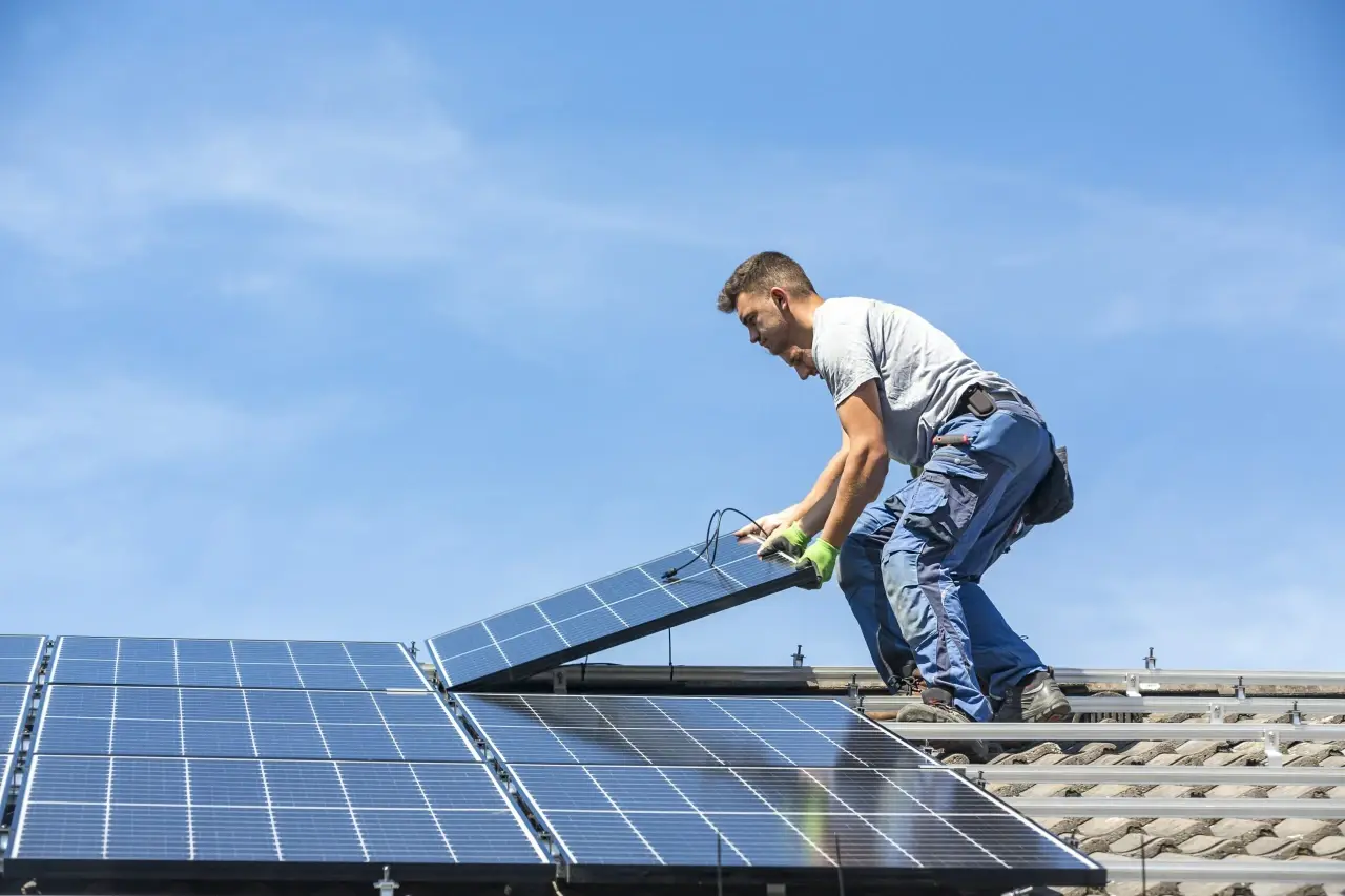 Fotowoltaika z magazynem energii - jak działa i czy warto?