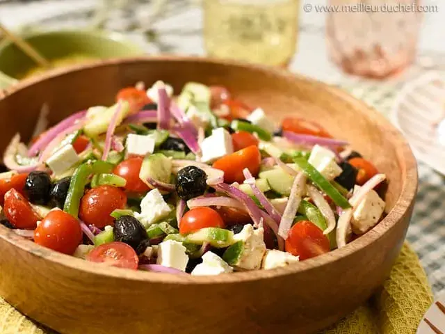 Ingrédients essentiels pour une salade grecque délicieuse et facile