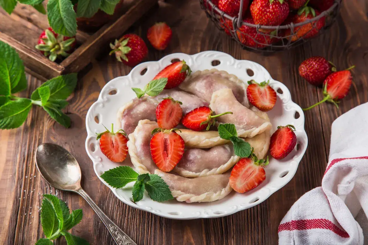 Ile kalorii ma pierogi z truskawkami? Zaskakujące wartości odżywcze