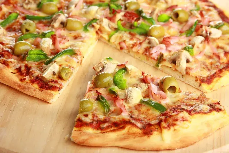 Jak zrobić domową pizzę - prosty przepis na idealne ciasto i sos