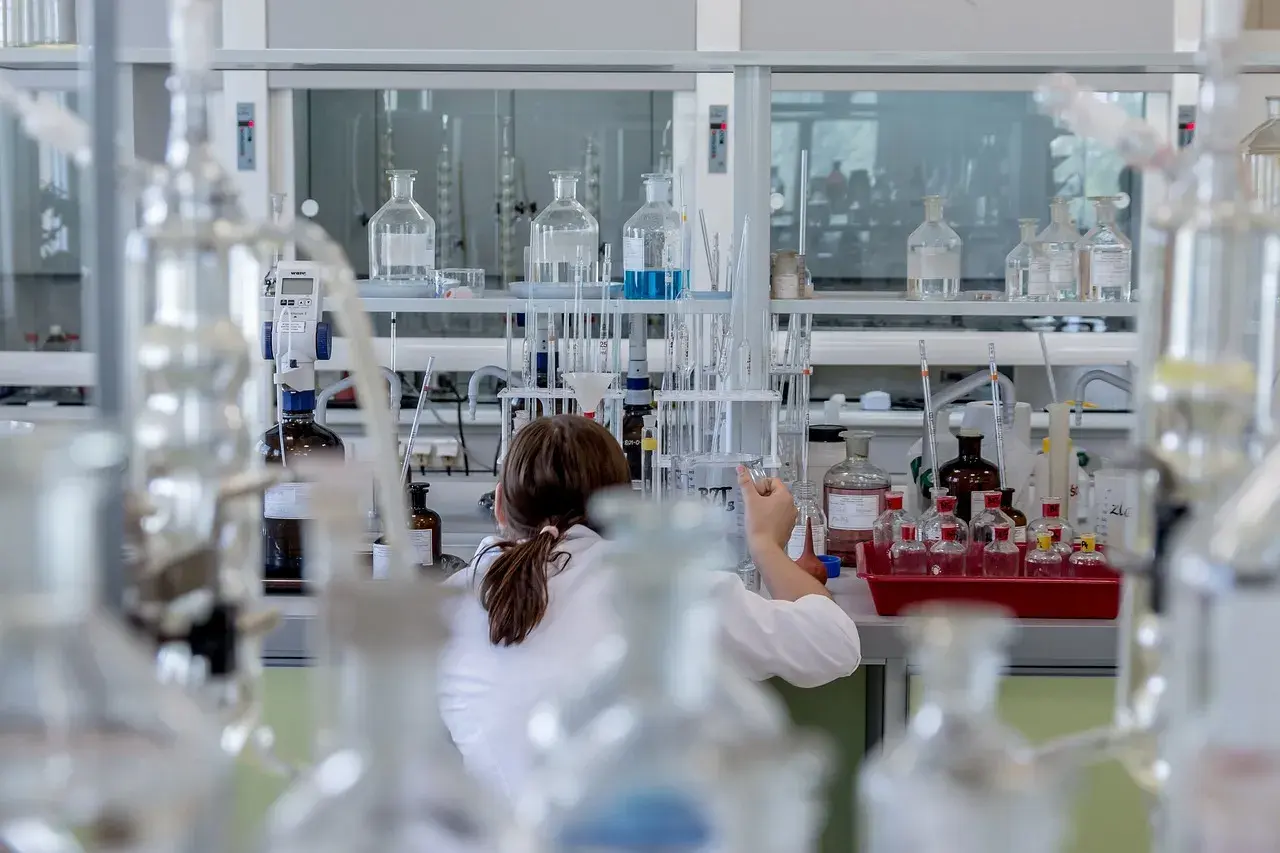 Przyszłość sprzętu laboratoryjnego: trendy, na które warto zwrócić uwagę