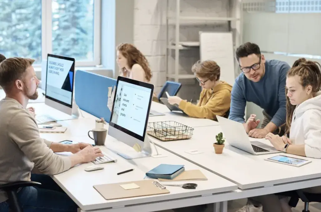 Time-management dla programisty: jak nie utonąć w zadaniach i czatach