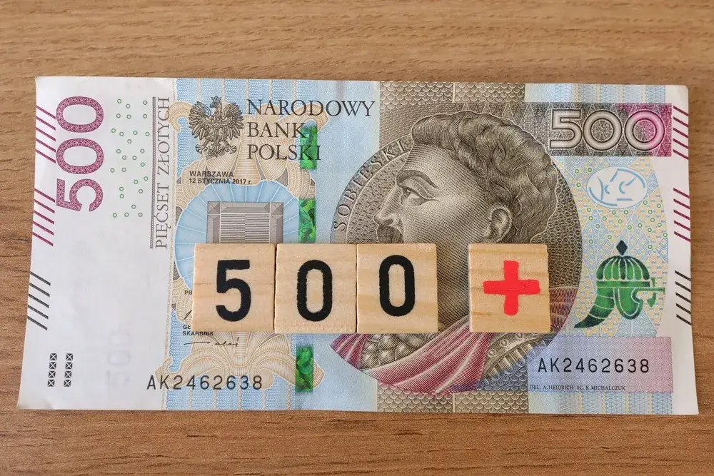 Czy 500 plus wlicza się do dochodu w funduszu socjalnym? Ważne informacje.