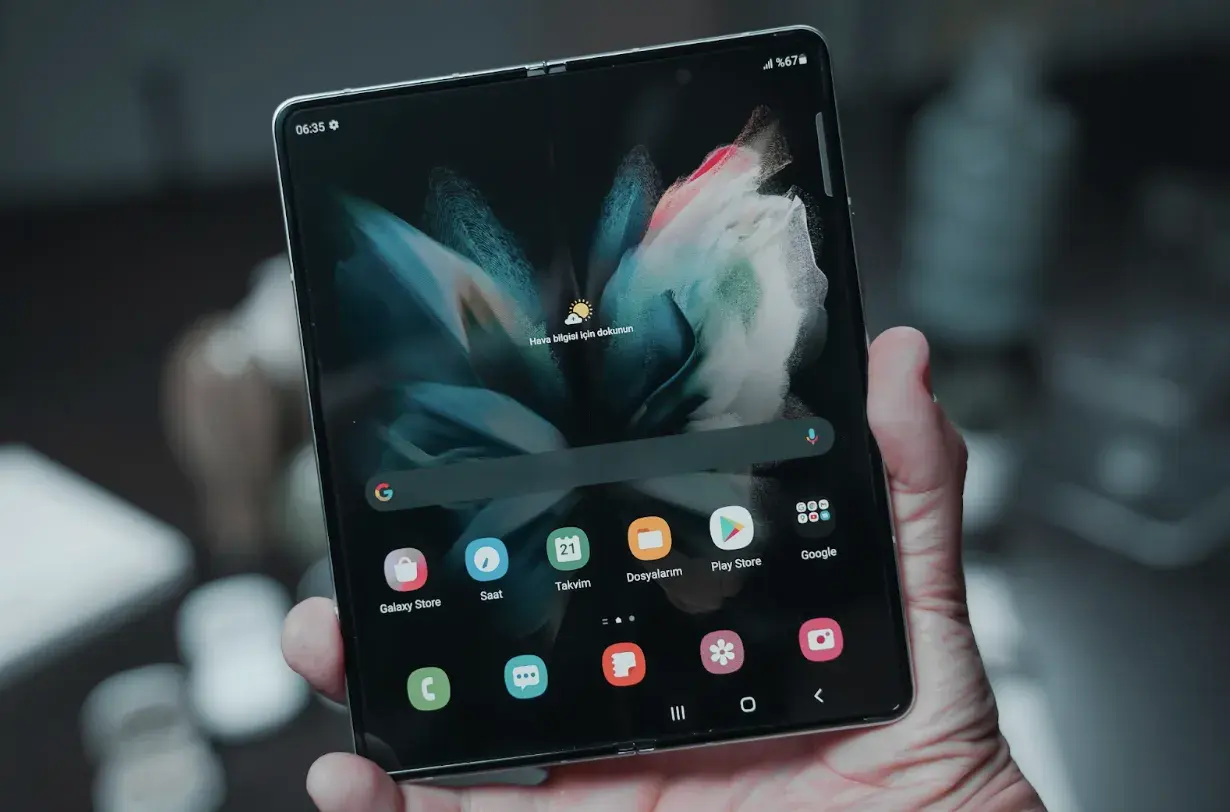 Elastyczne ekrany: smartfon, który zmienia się w tablet i z powrotem