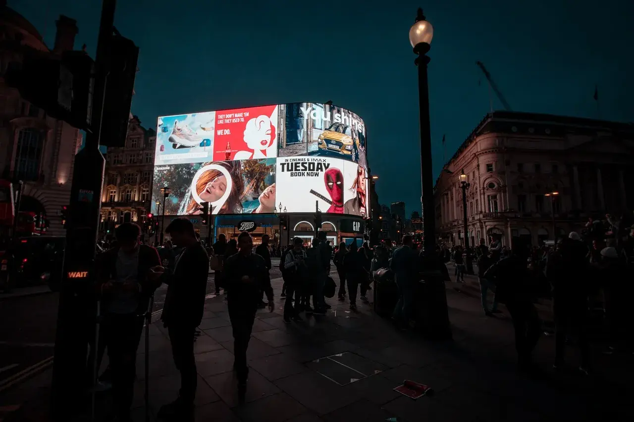 Domy Mediowe: Kierunek Przyszłości w Reklamie?
