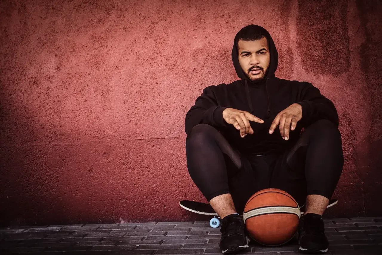 Sportowe emocje w świecie fanów piłki i rapu: jak rywalizacja i przewidywania wyników wchodzą do tekstów piosenek i popkultury