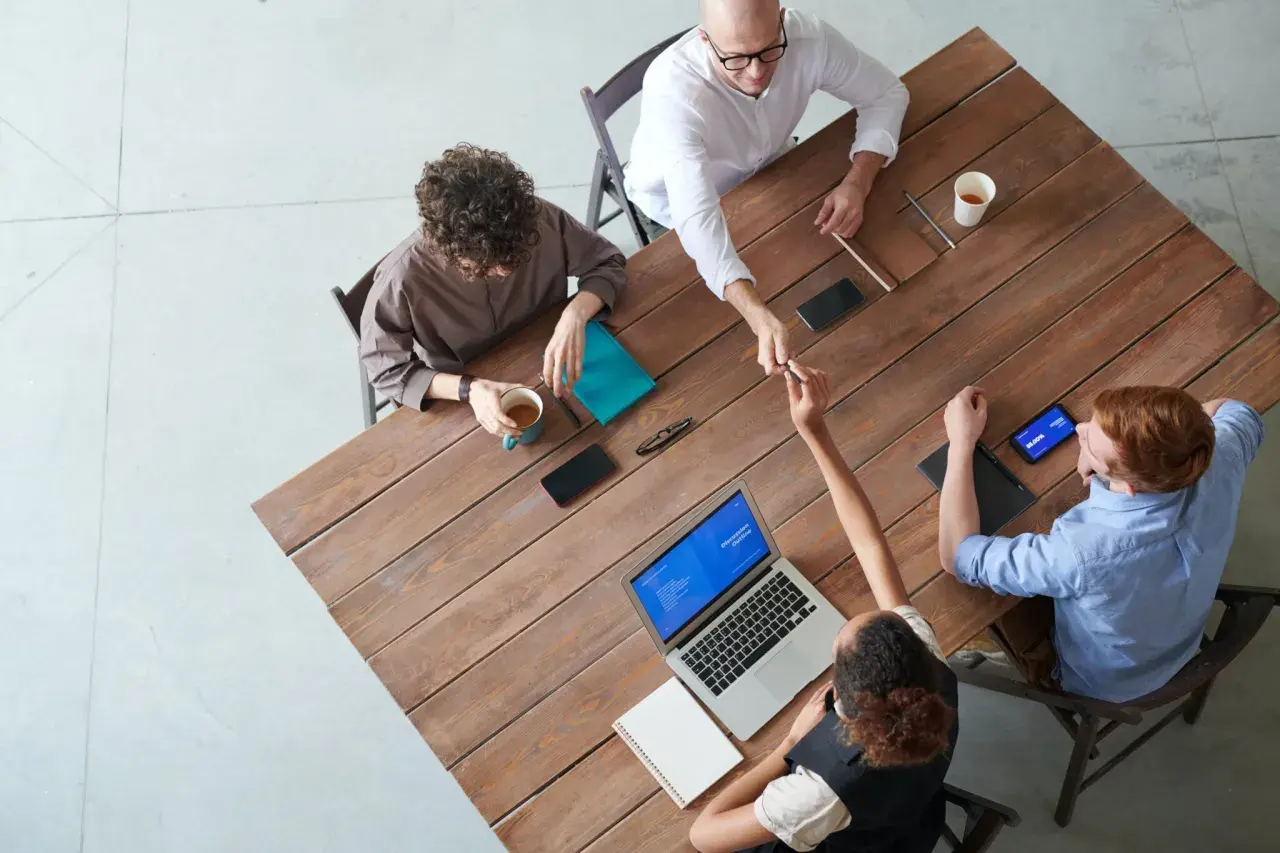 Jak włączyć aplikację Microsoft Teams w organizacji bez problemów?